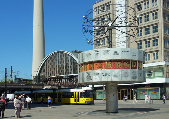 Alexanderplatz, Weltzeituhr