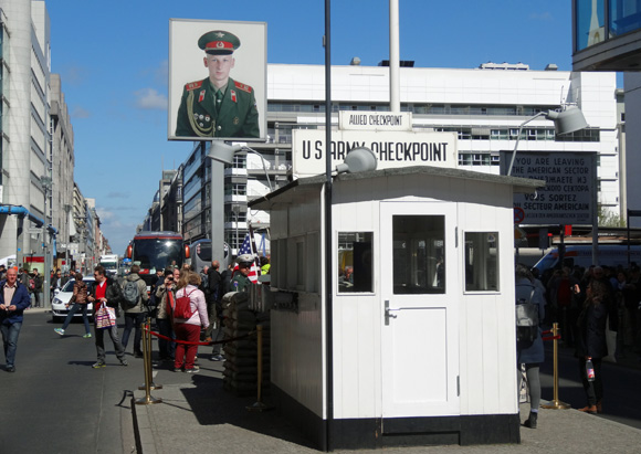 Vor ehemaligen Checkpoint Charlie