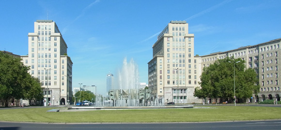 Gebäudekomplex in der einstigen Stalinalee