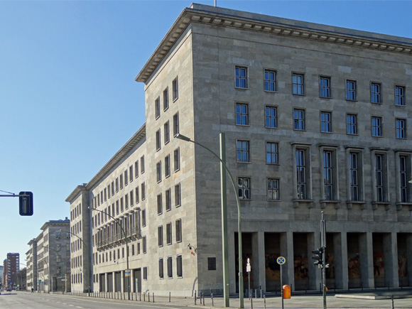 Blick in die Wihlemstraße, ehemaliges Reichsluftfahrtministerium