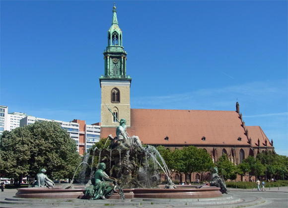 Marienkirche und Neptunbrunnen